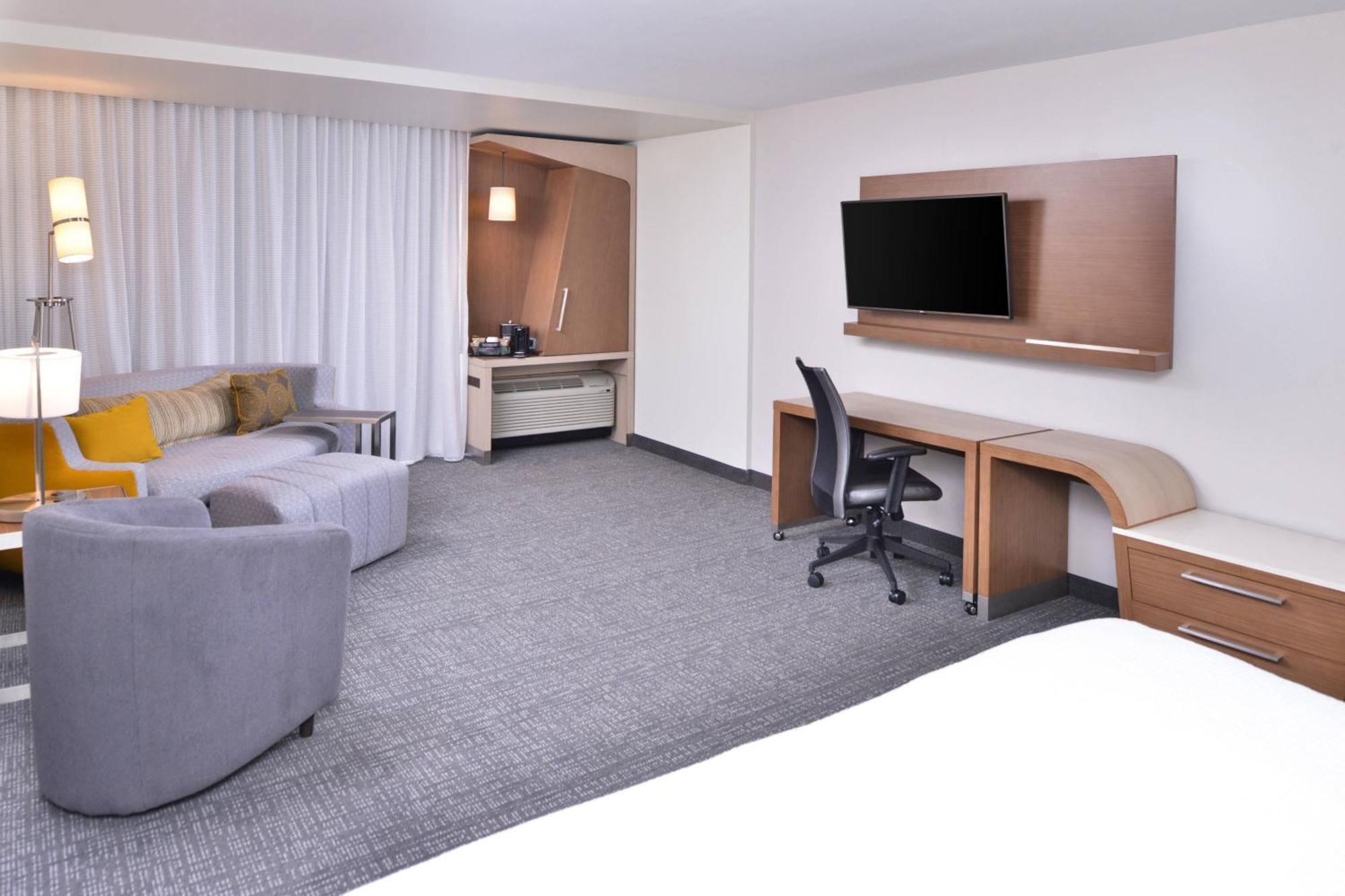 คอร์ตยาร์ด โคลัมบัส โกรฟซิตี้ Hotel ภายนอก รูปภาพ