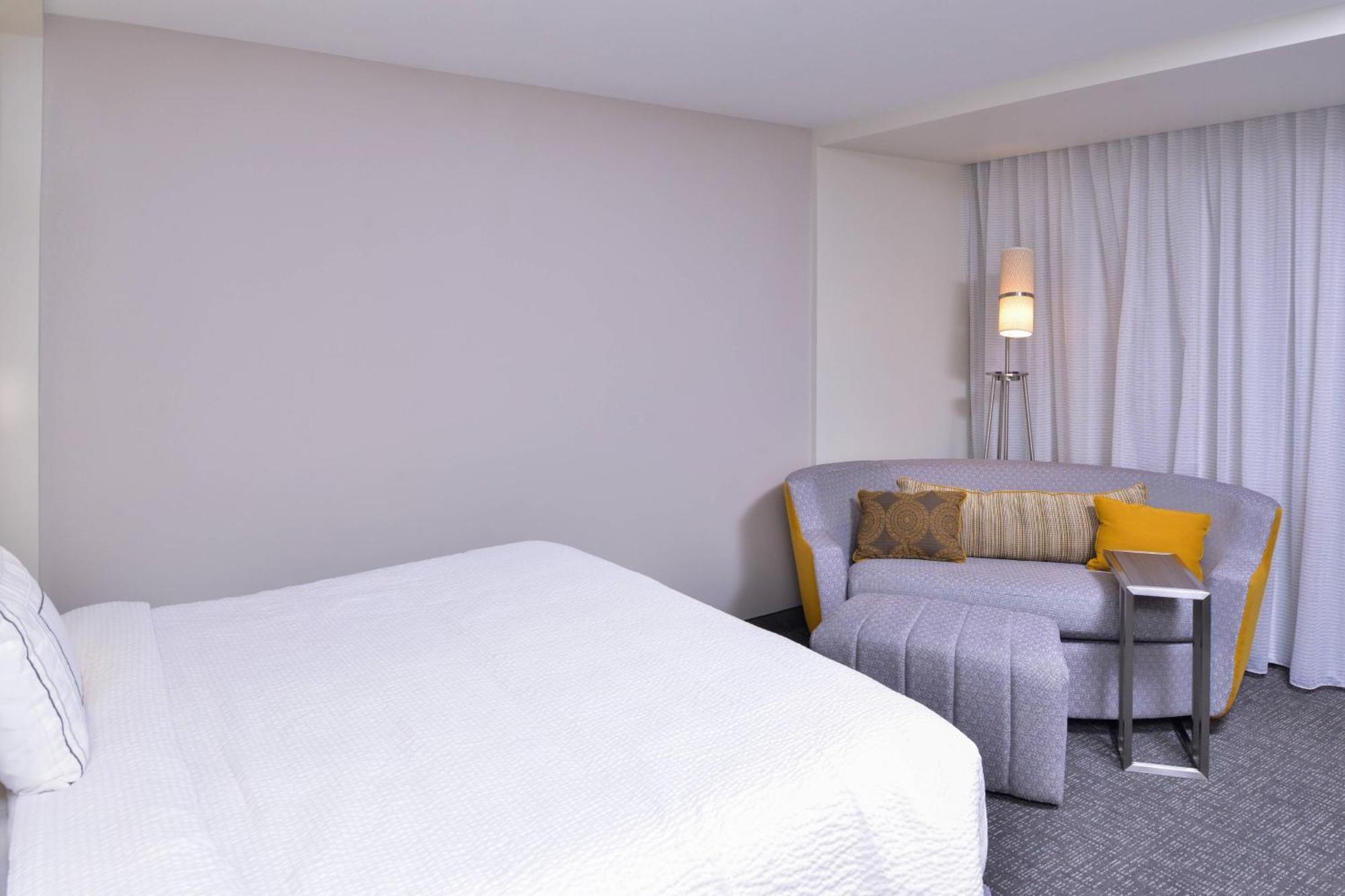 คอร์ตยาร์ด โคลัมบัส โกรฟซิตี้ Hotel ภายนอก รูปภาพ
