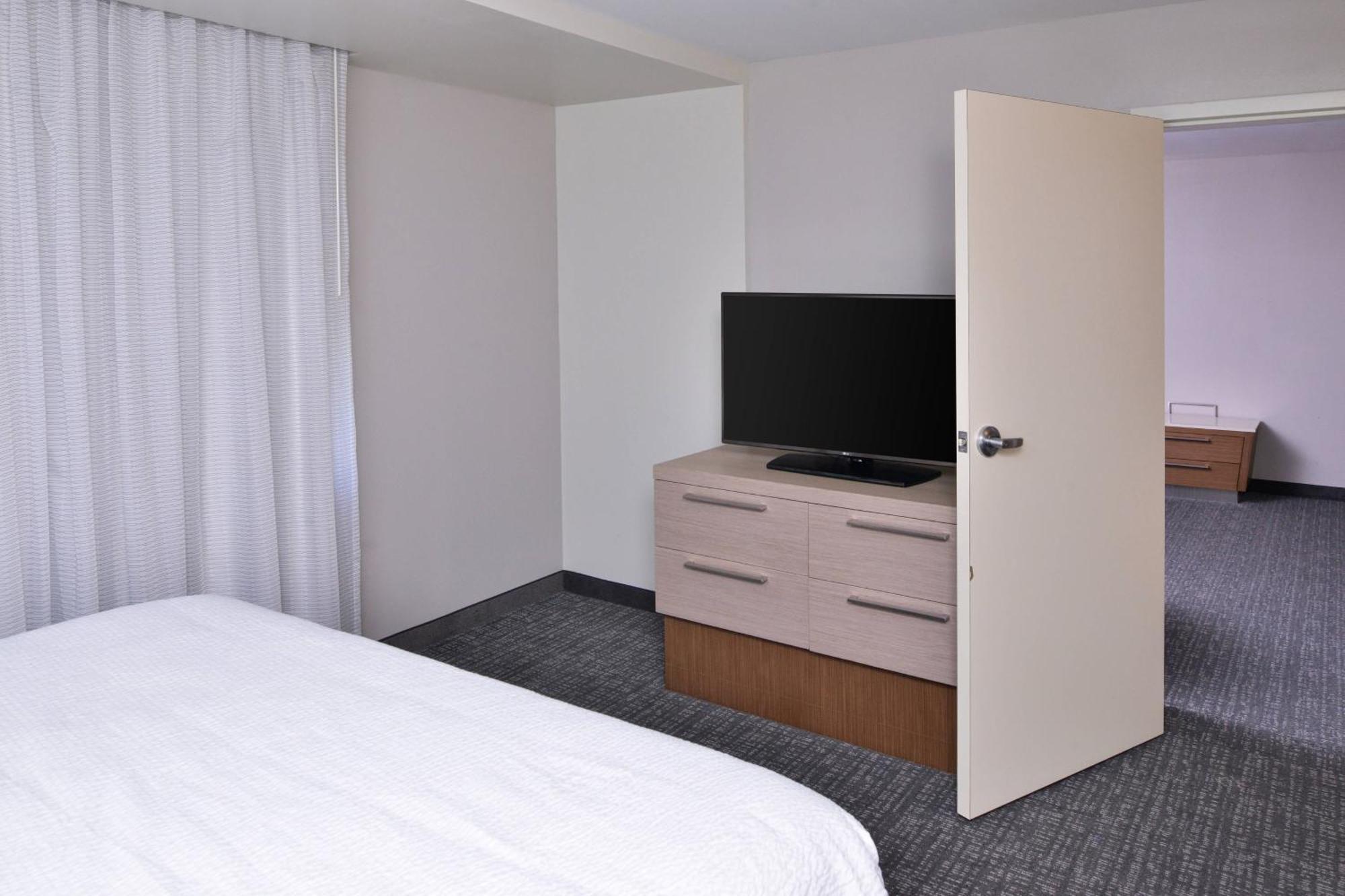 คอร์ตยาร์ด โคลัมบัส โกรฟซิตี้ Hotel ภายนอก รูปภาพ