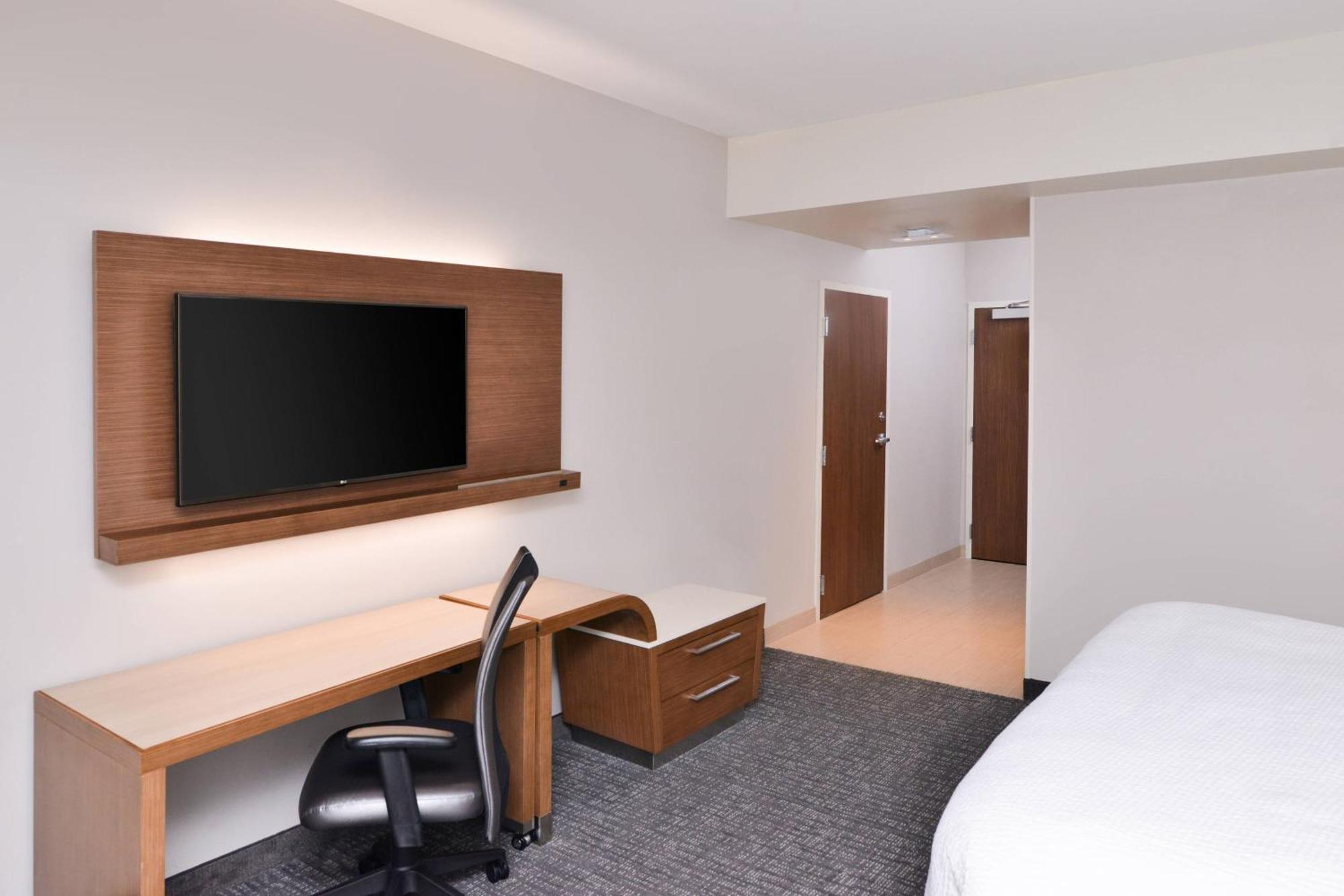 คอร์ตยาร์ด โคลัมบัส โกรฟซิตี้ Hotel ภายนอก รูปภาพ