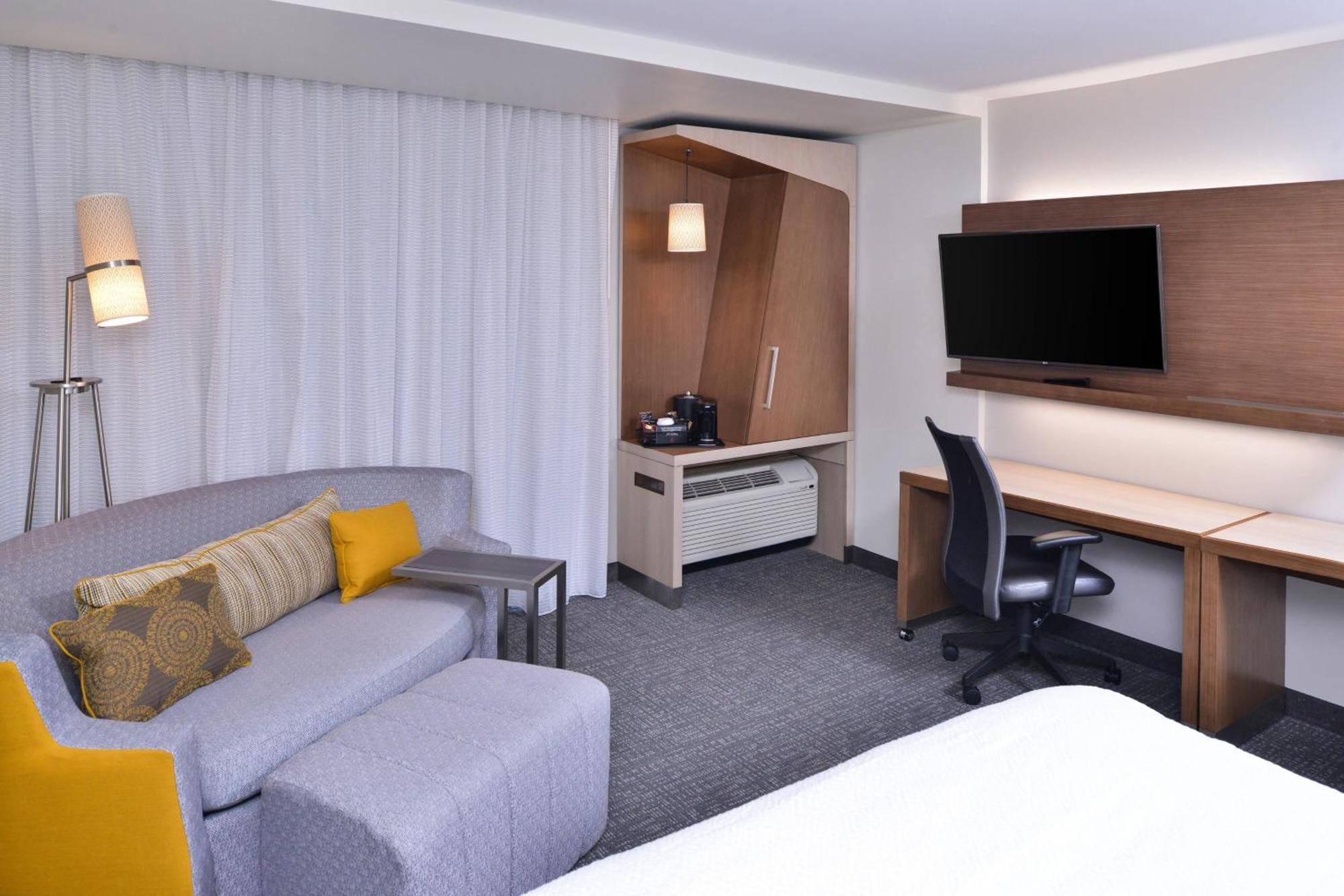 คอร์ตยาร์ด โคลัมบัส โกรฟซิตี้ Hotel ภายนอก รูปภาพ