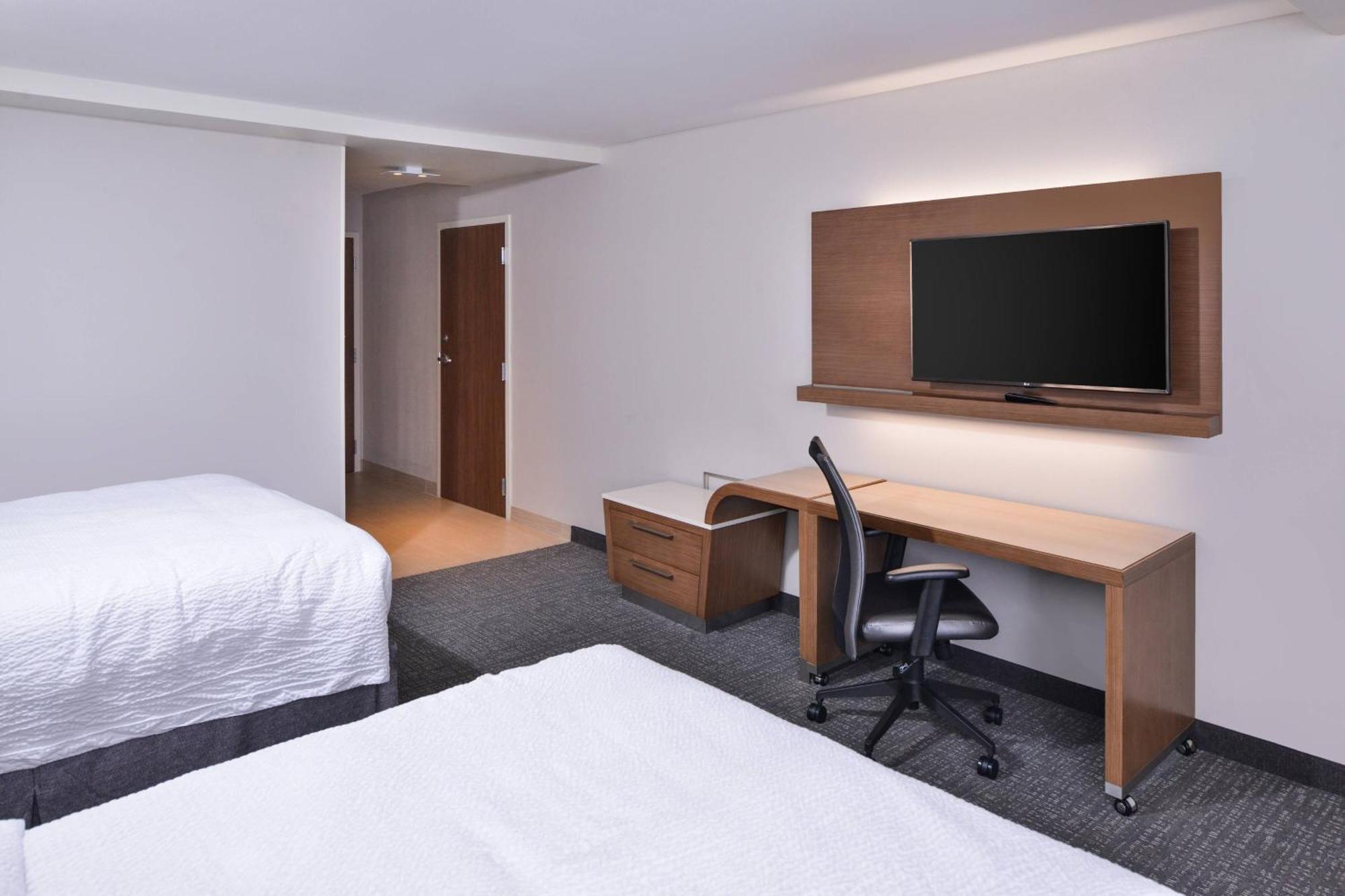 คอร์ตยาร์ด โคลัมบัส โกรฟซิตี้ Hotel ภายนอก รูปภาพ